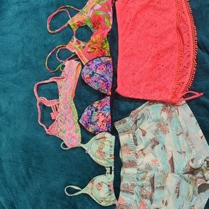 EUC, 1 bikini, 1 bottom with 4 extra tops Size small.
